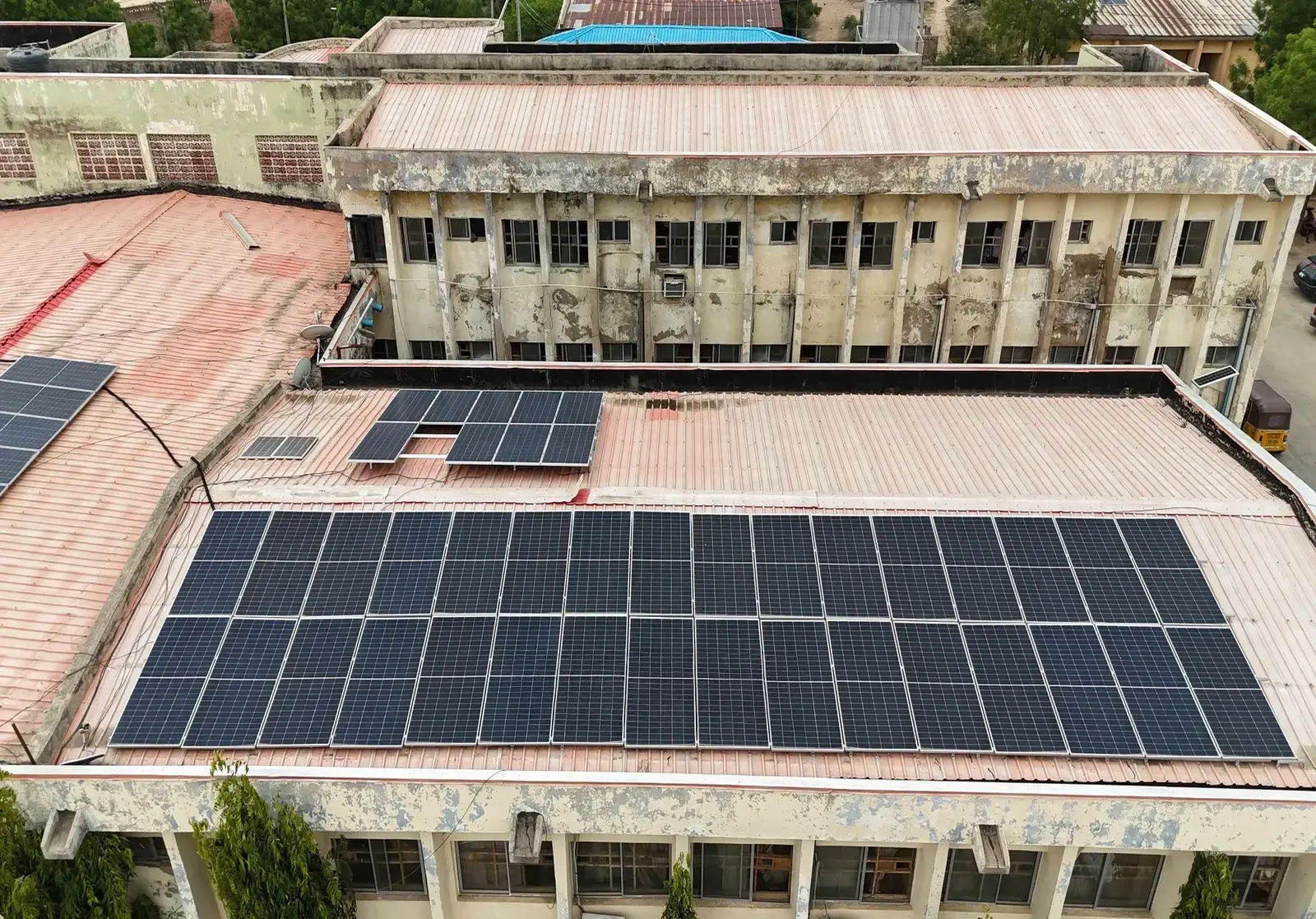 Rooftop solar panel array for a public service building power project