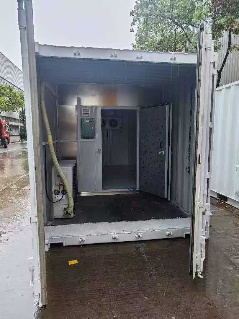 Container cold room with solar power backup support